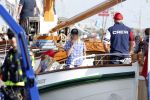 Amsterdam 20 augustus 2025
Koning Willem Alexander Prinses Mabel en (prinses Luana ) Gravin Luana op de groene Draeck tijdens de eerste dag van Sail Amsterdam . Er vaart ongelofelijk veel beveiliging Politie in boten op jet skis en een speciaal beveiligingsteam van de Marechaussee BSB ( Brigade Speciale Beveiligingsopdrachten ) mee met de groene Draeck