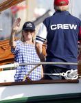 Amsterdam 20 augustus 2025
Koning Willem Alexander Prinses Mabel en (prinses Luana ) Gravin Luana op de groene Draeck tijdens de eerste dag van Sail Amsterdam . Er vaart ongelofelijk veel beveiliging Politie in boten op jet skis en een speciaal beveiligingsteam van de Marechaussee BSB ( Brigade Speciale Beveiligingsopdrachten ) mee met de groene Draeck