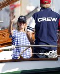 Amsterdam 20 augustus 2025
Koning Willem Alexander Prinses Mabel en (prinses Luana ) Gravin Luana op de groene Draeck tijdens de eerste dag van Sail Amsterdam . Er vaart ongelofelijk veel beveiliging Politie in boten op jet skis en een speciaal beveiligingsteam van de Marechaussee BSB ( Brigade Speciale Beveiligingsopdrachten ) mee met de groene Draeck