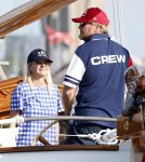 Amsterdam 20 augustus 2025
Koning Willem Alexander Prinses Mabel en (prinses Luana ) Gravin Luana op de groene Draeck tijdens de eerste dag van Sail Amsterdam . Er vaart ongelofelijk veel beveiliging Politie in boten op jet skis en een speciaal beveiligingsteam van de Marechaussee BSB ( Brigade Speciale Beveiligingsopdrachten ) mee met de groene Draeck
