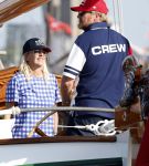 Amsterdam 20 augustus 2025
Koning Willem Alexander Prinses Mabel en (prinses Luana ) Gravin Luana op de groene Draeck tijdens de eerste dag van Sail Amsterdam . Er vaart ongelofelijk veel beveiliging Politie in boten op jet skis en een speciaal beveiligingsteam van de Marechaussee BSB ( Brigade Speciale Beveiligingsopdrachten ) mee met de groene Draeck