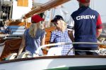 Amsterdam 20 augustus 2025
Koning Willem Alexander Prinses Mabel en (prinses Luana ) Gravin Luana op de groene Draeck tijdens de eerste dag van Sail Amsterdam . Er vaart ongelofelijk veel beveiliging Politie in boten op jet skis en een speciaal beveiligingsteam van de Marechaussee BSB ( Brigade Speciale Beveiligingsopdrachten ) mee met de groene Draeck