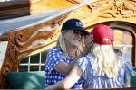 Amsterdam 20 augustus 2025
Koning Willem Alexander Prinses Mabel en (prinses Luana ) Gravin Luana op de groene Draeck tijdens de eerste dag van Sail Amsterdam . Er vaart ongelofelijk veel beveiliging Politie in boten op jet skis en een speciaal beveiligingsteam van de Marechaussee BSB ( Brigade Speciale Beveiligingsopdrachten ) mee met de groene Draeck