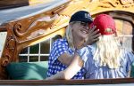 Amsterdam 20 augustus 2025
Koning Willem Alexander Prinses Mabel en (prinses Luana ) Gravin Luana op de groene Draeck tijdens de eerste dag van Sail Amsterdam . Er vaart ongelofelijk veel beveiliging Politie in boten op jet skis en een speciaal beveiligingsteam van de Marechaussee BSB ( Brigade Speciale Beveiligingsopdrachten ) mee met de groene Draeck