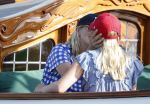 Amsterdam 20 augustus 2025
Koning Willem Alexander Prinses Mabel en (prinses Luana ) Gravin Luana op de groene Draeck tijdens de eerste dag van Sail Amsterdam . Er vaart ongelofelijk veel beveiliging Politie in boten op jet skis en een speciaal beveiligingsteam van de Marechaussee BSB ( Brigade Speciale Beveiligingsopdrachten ) mee met de groene Draeck