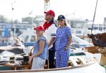 Amsterdam 20 augustus 2025
Koning Willem Alexander Prinses Mabel en (prinses Luana ) Gravin Luana op de groene Draeck tijdens de eerste dag van Sail Amsterdam . Er vaart ongelofelijk veel beveiliging Politie in boten op jet skis en een speciaal beveiligingsteam van de Marechaussee BSB ( Brigade Speciale Beveiligingsopdrachten ) mee met de groene Draeck