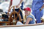 Amsterdam 20 augustus 2025
Koning Willem Alexander Prinses Mabel en (prinses Luana ) Gravin Luana op de groene Draeck tijdens de eerste dag van Sail Amsterdam . Er vaart ongelofelijk veel beveiliging Politie in boten op jet skis en een speciaal beveiligingsteam van de Marechaussee BSB ( Brigade Speciale Beveiligingsopdrachten ) mee met de groene Draeck