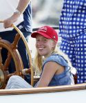 Amsterdam 20 augustus 2025
Koning Willem Alexander Prinses Mabel en (prinses Luana ) Gravin Luana op de groene Draeck tijdens de eerste dag van Sail Amsterdam . Er vaart ongelofelijk veel beveiliging Politie in boten op jet skis en een speciaal beveiligingsteam van de Marechaussee BSB ( Brigade Speciale Beveiligingsopdrachten ) mee met de groene Draeck