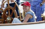 Amsterdam 20 augustus 2025
Koning Willem Alexander Prinses Mabel en (prinses Luana ) Gravin Luana op de groene Draeck tijdens de eerste dag van Sail Amsterdam . Er vaart ongelofelijk veel beveiliging Politie in boten op jet skis en een speciaal beveiligingsteam van de Marechaussee BSB ( Brigade Speciale Beveiligingsopdrachten ) mee met de groene Draeck