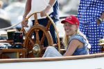 Amsterdam 20 augustus 2025
Koning Willem Alexander Prinses Mabel en (prinses Luana ) Gravin Luana op de groene Draeck tijdens de eerste dag van Sail Amsterdam . Er vaart ongelofelijk veel beveiliging Politie in boten op jet skis en een speciaal beveiligingsteam van de Marechaussee BSB ( Brigade Speciale Beveiligingsopdrachten ) mee met de groene Draeck