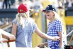 Amsterdam 20 augustus 2025
Koning Willem Alexander Prinses Mabel en (prinses Luana ) Gravin Luana op de groene Draeck tijdens de eerste dag van Sail Amsterdam . Er vaart ongelofelijk veel beveiliging Politie in boten op jet skis en een speciaal beveiligingsteam van de Marechaussee BSB ( Brigade Speciale Beveiligingsopdrachten ) mee met de groene Draeck