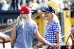 Amsterdam 20 augustus 2025
Koning Willem Alexander Prinses Mabel en (prinses Luana ) Gravin Luana op de groene Draeck tijdens de eerste dag van Sail Amsterdam . Er vaart ongelofelijk veel beveiliging Politie in boten op jet skis en een speciaal beveiligingsteam van de Marechaussee BSB ( Brigade Speciale Beveiligingsopdrachten ) mee met de groene Draeck