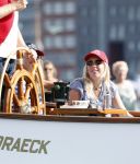 Amsterdam 20 augustus 2025
Koning Willem Alexander Prinses Mabel en (prinses Luana ) Gravin Luana op de groene Draeck tijdens de eerste dag van Sail Amsterdam . Er vaart ongelofelijk veel beveiliging Politie in boten op jet skis en een speciaal beveiligingsteam van de Marechaussee BSB ( Brigade Speciale Beveiligingsopdrachten ) mee met de groene Draeck
