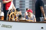 Amsterdam 20 augustus 2025
Koning Willem Alexander Prinses Mabel en (prinses Luana ) Gravin Luana op de groene Draeck tijdens de eerste dag van Sail Amsterdam . Er vaart ongelofelijk veel beveiliging Politie in boten op jet skis en een speciaal beveiligingsteam van de Marechaussee BSB ( Brigade Speciale Beveiligingsopdrachten ) mee met de groene Draeck