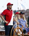 Amsterdam 20 augustus 2025
Koning Willem Alexander Prinses Mabel en (prinses Luana ) Gravin Luana op de groene Draeck tijdens de eerste dag van Sail Amsterdam . Er vaart ongelofelijk veel beveiliging Politie in boten op jet skis en een speciaal beveiligingsteam van de Marechaussee BSB ( Brigade Speciale Beveiligingsopdrachten ) mee met de groene Draeck