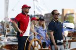 Amsterdam 20 augustus 2025
Koning Willem Alexander Prinses Mabel en (prinses Luana ) Gravin Luana op de groene Draeck tijdens de eerste dag van Sail Amsterdam . Er vaart ongelofelijk veel beveiliging Politie in boten op jet skis en een speciaal beveiligingsteam van de Marechaussee BSB ( Brigade Speciale Beveiligingsopdrachten ) mee met de groene Draeck