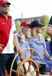 Amsterdam 20 augustus 2025
Koning Willem Alexander Prinses Mabel en (prinses Luana ) Gravin Luana op de groene Draeck tijdens de eerste dag van Sail Amsterdam . Er vaart ongelofelijk veel beveiliging Politie in boten op jet skis en een speciaal beveiligingsteam van de Marechaussee BSB ( Brigade Speciale Beveiligingsopdrachten ) mee met de groene Draeck