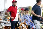 Amsterdam 20 augustus 2025
Koning Willem Alexander Prinses Mabel en (prinses Luana ) Gravin Luana op de groene Draeck tijdens de eerste dag van Sail Amsterdam . Er vaart ongelofelijk veel beveiliging Politie in boten op jet skis en een speciaal beveiligingsteam van de Marechaussee BSB ( Brigade Speciale Beveiligingsopdrachten ) mee met de groene Draeck