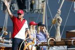 Amsterdam 20 augustus 2025
Koning Willem Alexander Prinses Mabel en (prinses Luana ) Gravin Luana op de groene Draeck tijdens de eerste dag van Sail Amsterdam . Er vaart ongelofelijk veel beveiliging Politie in boten op jet skis en een speciaal beveiligingsteam van de Marechaussee BSB ( Brigade Speciale Beveiligingsopdrachten ) mee met de groene Draeck