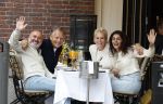 Amsterdam 17 augustus 2025
Raymond v d Ploeg en zijn vrouw Manuela met vrienden op terras in amsterdam zuid