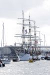 Amsterdam 20 augustus 2025
Koning Willem Alexander Prinses Mabel en (prinses Luana ) Gravin Luana op de groene Draeck tijdens de eerste dag van Sail Amsterdam . Er vaart ongelofelijk veel beveiliging Politie in boten op jet skis en een speciaal beveiligingsteam van de Marechaussee BSB ( Brigade Speciale Beveiligingsopdrachten ) mee met de groene Draeck