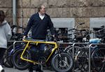 Amsterdam 5 augustus 2025
Wim Beelen op zijn Fatbike bij het conservatorium Hotel