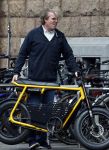Amsterdam 5 augustus 2025
Wim Beelen op zijn Fatbike bij het conservatorium Hotel