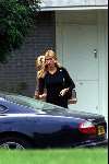 Amstelveen 13 September 1999
Estelle Gullit verlaat samen met haar moeder haar huis.