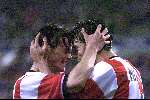Eindhoven 2 oktober 1999
PSV-Sparta, eindstand 2-0
Kompetitie seizoen 1999/2000
Ruud v Nistelrooy wordt gefeliciteerd door Rob Wielaert