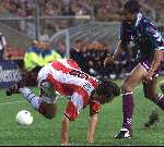 Eindhoven, 25 september 1999
KPN Telekompetitie seizoen 1999/2000
PSV-WILLEM II, eindstand 6-1
Ruud v Nistelrooy wordt onderuit gehaald
Overtreding mooie aktie