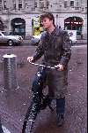Amsterdam 12 december 1999
Beau v Erven Dorens op zijn omafiets in Amsterdam