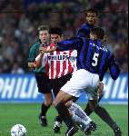 Eindhoven, 5 September 2000
PSV-Willem II ,  eindstand 2-2
Kezman in duel met Raymond Victoria