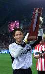 Eindhoven, 5 september 2000
PSV-Willem II komp. 2000/2001 Eindstand 2-2
Ronald Waterreus met zijn trofee zilveren beste doelman seizoen 1999/2000