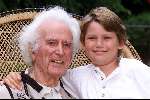 Huizen 14 juni 2000
Toni Boltini met zijn vrouw Pammy en zijn zoontja Angelo na terugkomst uit het ziekenhuis.