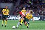 Eindhoven 8 september 2001
PSV-Fortuna sc
Kezman in duel met Rene v Dieren