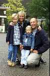 Kaatsheuvel, De Efteling 23 september 2001
2500e Efteling Sprookjes-show
Marleen Houtert met haar man Ron Peerenboom en kinderen