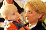 Laren 21 september 2002
Berdien Stenberg met baby