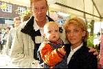 Laren 21 september 2002
Opening Wolford winkel in Laren
Berdien Stenberg met baby en vriend