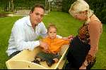 Fijnaart 5 september 2002
Frans Bauer met zwangere Mariska en hun zoontje Christiaan