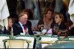 Amsterdam 22 september 2002
Harry Mens met gezin op terras