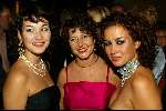 Amsterdam 2 september 2002
Premiere Oesters van Namkee in Pathe Arena
Katja Schuurman Birgit Schuurman en hun moeder