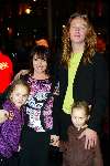 Amsterdam 9 december 2003
Premiere Pietje Bell in City theater.
Angela Groothuizen met gezin