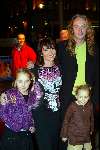 Amsterdam 9 december 2003
Premiere Pietje Bell in City theater.
Angela Groothuizen met gezin