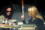 Amsterdam 24 september 2003
Angela Kluivert met vriendinnen op terras bij joffers