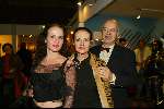 Amsterdam 6 december 2003
Opening van de antiek en kunstbeurs Pan in de Rai.
Ans Marcus met dochter Siegried Marcus en vriend Wybe Tuinman.