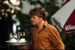 Amsterdam 5 september 2003
Beau v Erven Dorens met zijn vrouw Selly en zijn 3 kinderen in het vondelpark op de fiets