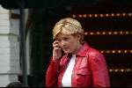 Amsterdam 4 september 2003
 Caroline Tensen met gsm op  pc hooftstraat
