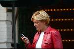 Amsterdam 4 september 2003
 Caroline Tensen met gsm op  pc hooftstraat