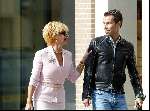 Amsterdam 27 september 2003
Connie Breukhoven met assistent op pc hooftstraat