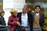 Amsterdam 27 september 2003
Connie Breukhoven met Hans Breukhoven en Marvin Breukhoven op pc hooftstraat